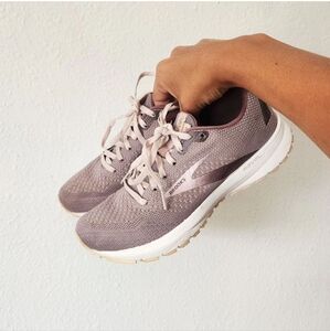 Brooks Revel 4 pink rose running shoes 6.5 women's